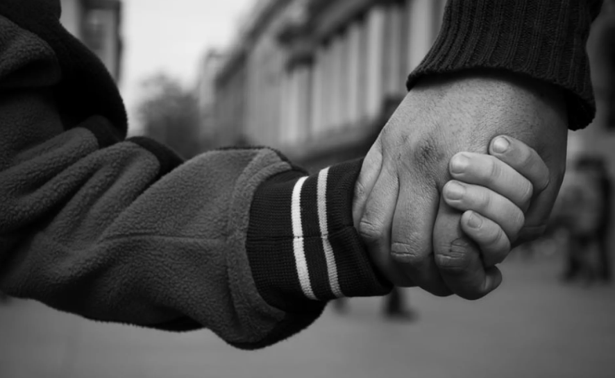 Alarmante conexión entre el maltrato creciente y la violencia hacia los&nbsp;niños