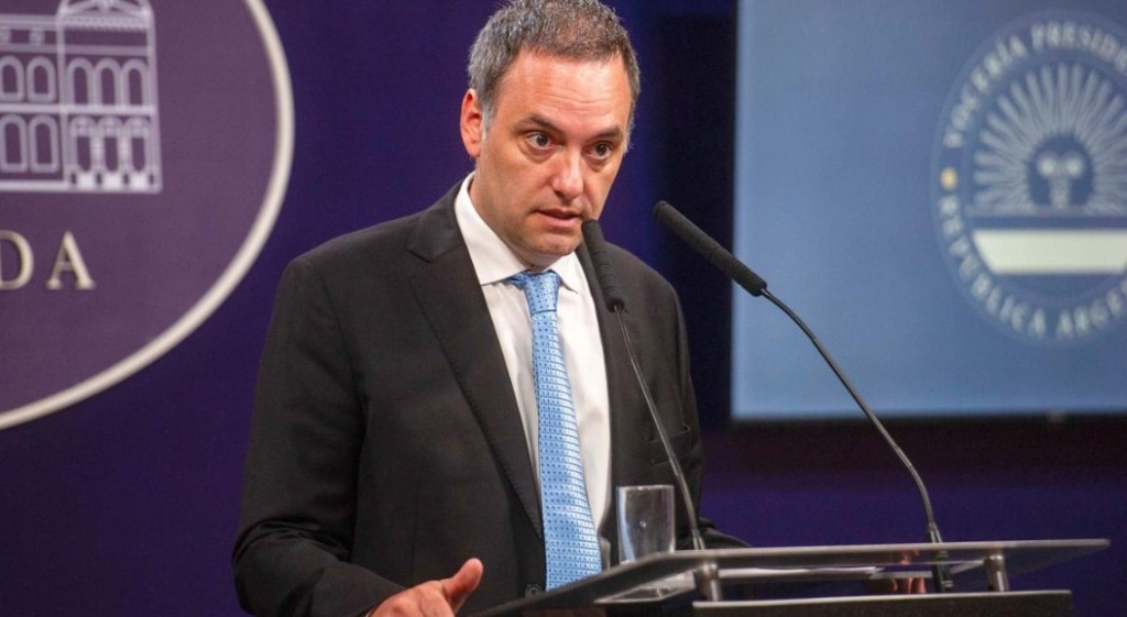 Adorni dijo que la TV Pública podría cerrarse, aunque solo cambiaría de&nbsp;nombre