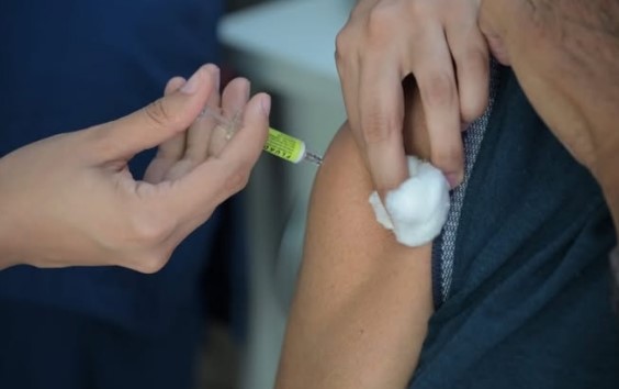 Se distribuyen dosis de vacuna antigripal para proteger a los grupos de&nbsp;riesgo