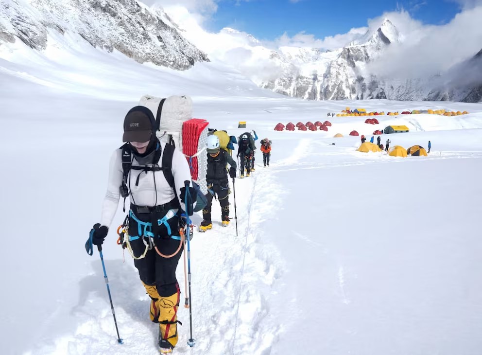 El Everest marcó un récord de ascensos en un día y reavivó&nbsp;críticas