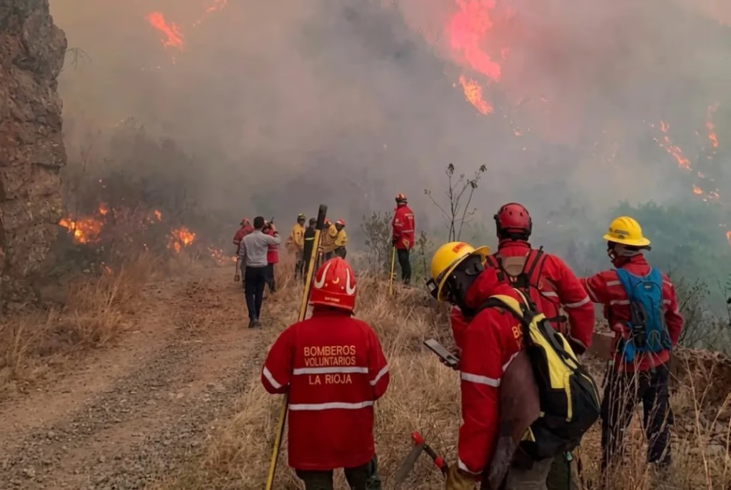 Incendios en La Rioja: control parcial y alerta máxima por condiciones&nbsp;climáticas